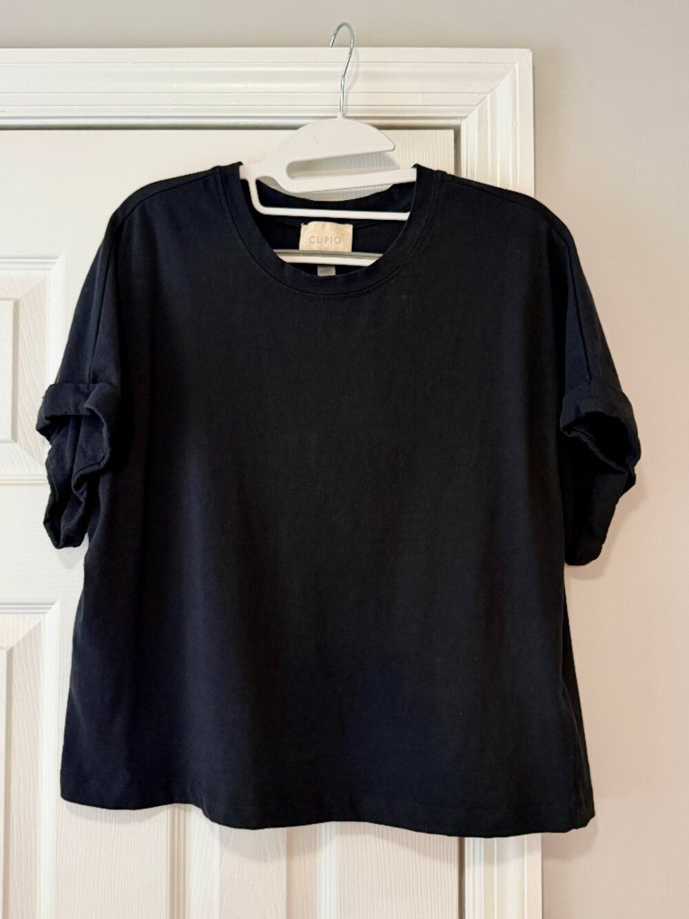 Size Large Black semi-cropped tee in like new condition